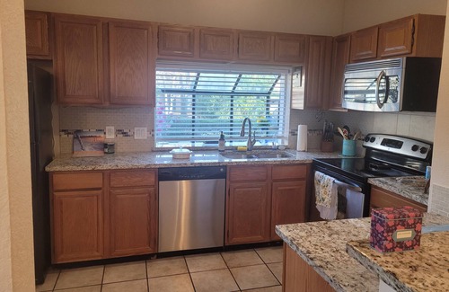 South Arlington Condo | Cute and Cozy Condo. Home away from home.