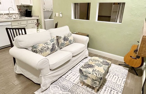 Forest City House | Cute and cozy in wooded area near TIEC