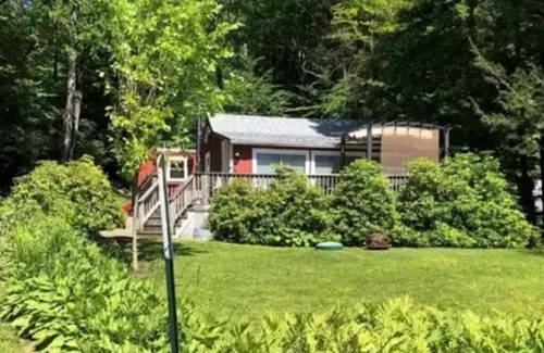 Goshen Cottage | Cute and cozy lake cottage, next to DAR State Forest