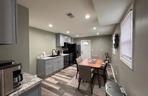 Olathe Apartment | Cute apartment in Downton Olathe