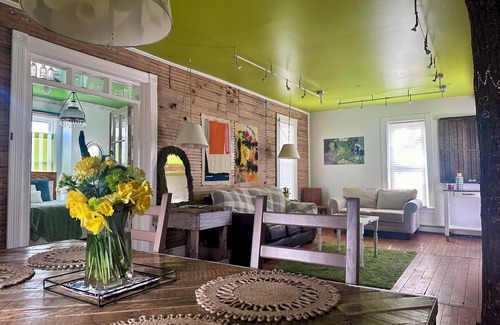 Benzonia House | Cute & Artsy condo 1mi from Beulah, 7mi from Frankfort & 15mi from Crystal Mtn.