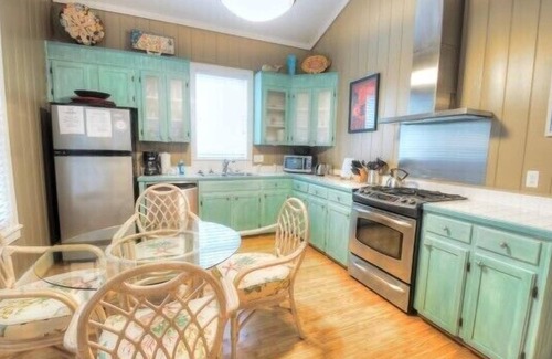 Grayton Beach House | Cute as a "Bugs Ear" in Grayton Beach - Wifi 2-King Bed 2-Bath