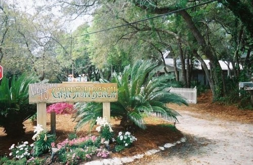 Grayton Beach House | Cute as a "Bugs Ear" in Grayton Beach - Wifi 2-King Bed 2-Bath