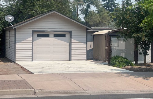 Redmond House | Cute Bungalow w/garage Downtown Redmond - 4 guests