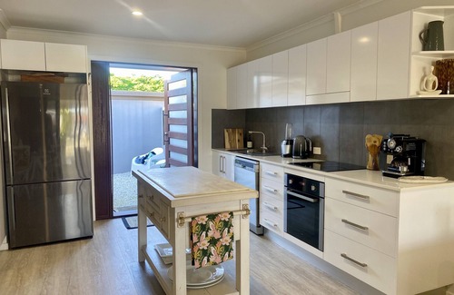 Palm Beach House | Cute Canal Front Duplex, 300m to the Beach, Pet Friendly