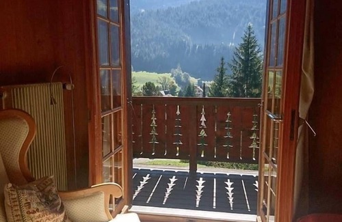 Rougemont Ski Chalet | Cute Chalet with Breathtaking Views