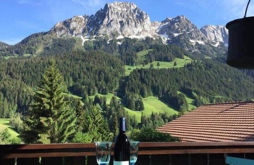 Rougemont Ski Chalet | Cute Chalet with Breathtaking Views