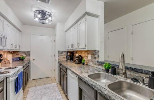 Frisco Apartment | Cute Chic 2B 2B Duplex APT
