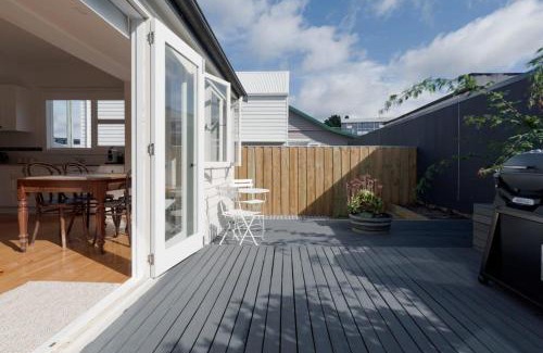 Launceston CBD House | Cute & Comfortable Cottage: Near City with Parking