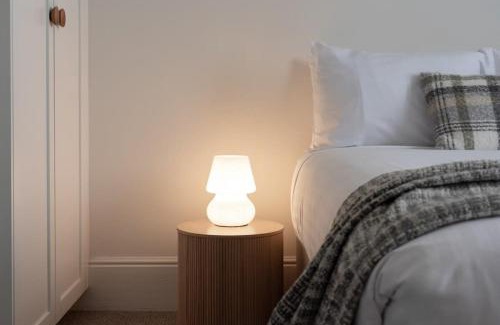 Launceston CBD House | Cute & Comfortable Cottage: Near City with Parking