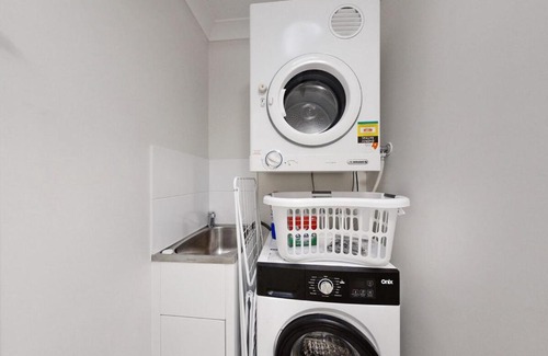 Mango Hill Apartment | Cute & Cosy with Great Location