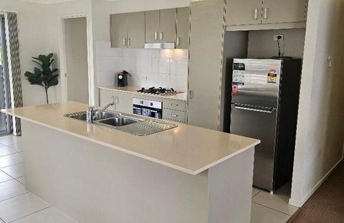 Mango Hill Apartment | Cute & Cosy with Great Location
