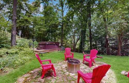 Michiana House | Cute Cottage by the Lake W/Private Hot Tub, Firepit, Screened Porch & Fast WiFi