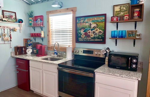 Carmine Cottage | Cute cottage just 5 minutes from Round Top!