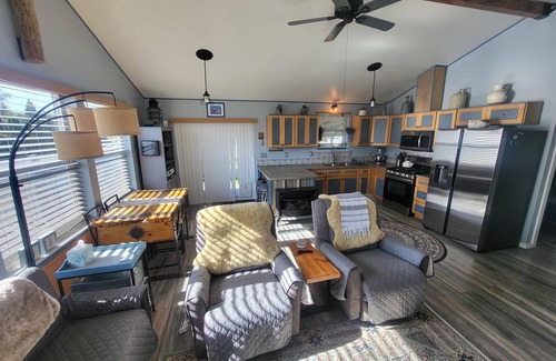 Birch Bay Apartment | Cute Cottage with fully fenced yard