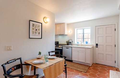 Blenman-Elm House | Cute & Cozy 2BR/1BA Adobe w Firepit Near UA & UMC - Low Summer Rates! 🏡🌵🌞