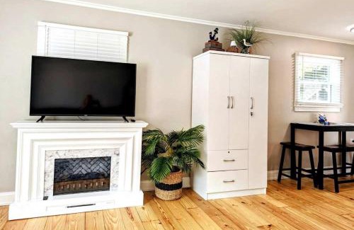 Fox Lake House | Cute & Cozy Lakeview House on Chain O Lakes with Hot Tub Option