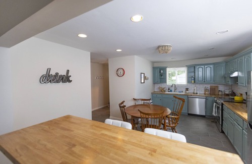 Crestline Heights House | Cute Family House - Close to everything,10 minutes to downtown BHM!