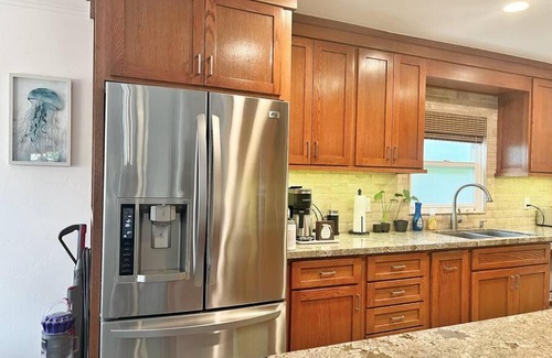 Huntington Beach House | CUTE HOME 7 BLOCKS TO BEACH . XBOX . BIKES . PETS