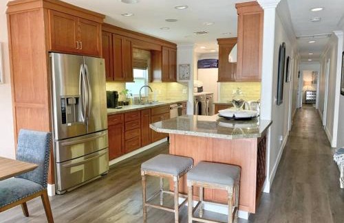 Huntington Beach House | CUTE HOME 7 BLOCKS TO BEACH . XBOX . BIKES . PETS