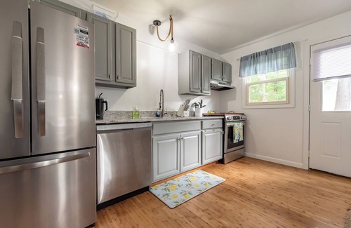 Narragansett House | Cute home in mettatuxet. Available for Summer 2025