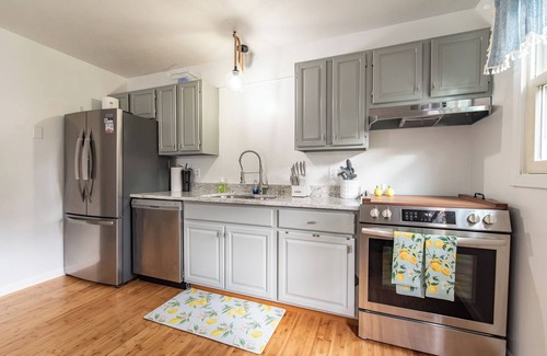 Narragansett House | Cute home in mettatuxet. Available for Summer 2025