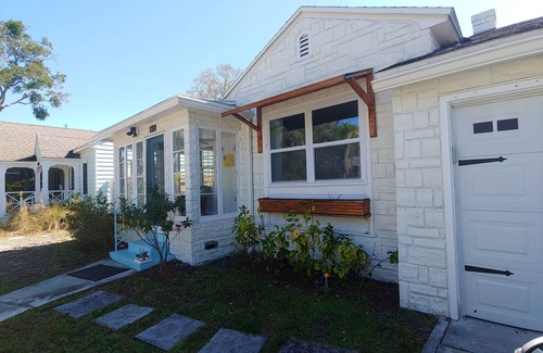 Kenwood Cottage | Cute Home in the Heart of Historic Kenwood