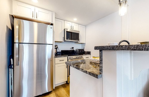 Wells Cottage | Cute In-Town Cottage 1 Mile from the Beach w/Porch, WiFi & Shared Pool/Hot Tub