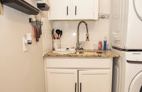 Columbus Apartment | Cute Little Lake Bottom Cottage Apartment
