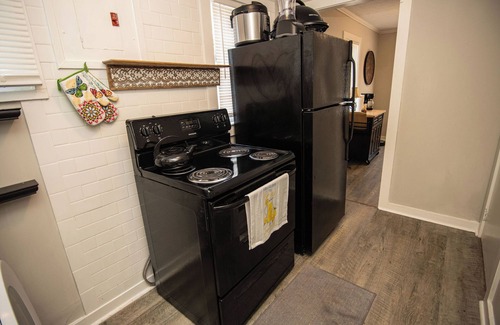 Columbus Apartment | Cute Little Lake Bottom Cottage Apartment