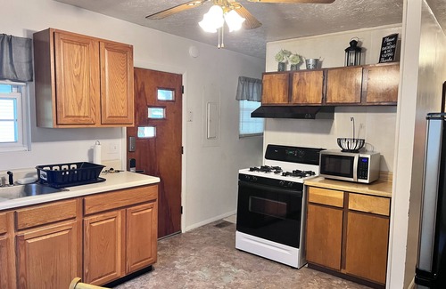 Whitman House | Cute Little Whole House For Rent Franklin’s Lodge
