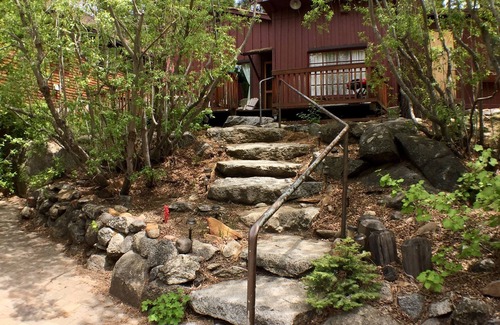 Lincoln Park Cabin | Cute Mountain Cabin Close to Lake w/Neighborhood Beach Across the Street - 4 ppl