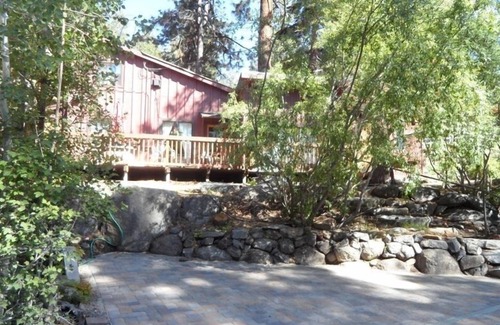 Lincoln Park Cabin | Cute Mountain Cabin Close to Lake w/Neighborhood Beach Across the Street - 4 ppl