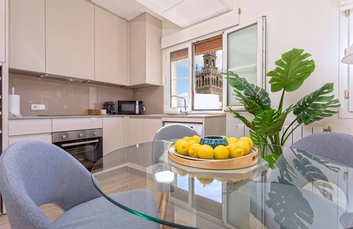 Historical Center Apartment | Cute Penthouse Few Steps Away from the Cathedral. Florentin