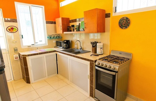 Chicxulub Puerto House | Cute refurbished house, large pool, km. 8