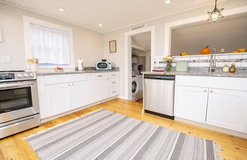 Brandon House | Cute, Renovated Historic Home on River, Walk to Downtown