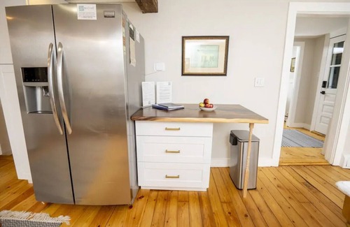 Brandon House | Cute, Renovated Historic Home on River, Walk to Downtown