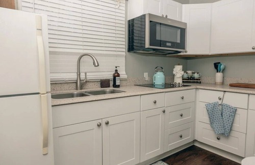 Water Hill Apartment | Cute Retreat in wonderful Ann Arbor, walkable to Downtown