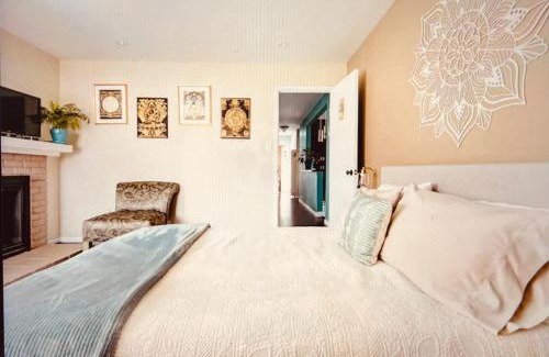 San Pablo House | Cute Room! Own entry with fireplace