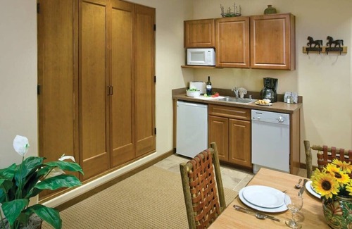 Taos Condo | CW Taos Resort | 1BR/1BA King Balcony Suite