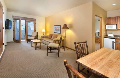 Taos Condo | CW Taos Resort | 1BR/1BA King Balcony Suite