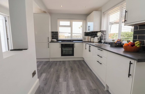 Gronant Cottage | CWM PENNANT, pet friendly, character holiday cottage in Gronant