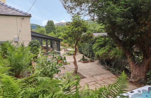 Froncysyllte Cottage | Cwmalis Hall