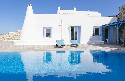 Kanalia Villa | Cycladic Style Villa with 2 Guest Suites, Private Pool & Stunning Sea Views Towards Mykonos Port!