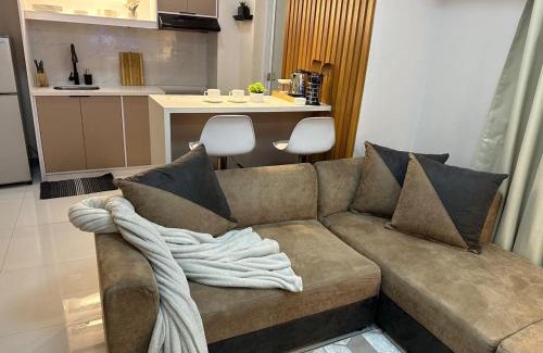 South Triangle Apartment | Cylo's Place Spacious 2BR Apt linked to MRT Station near GMA 7