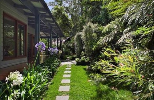 Leura House | Cypress Mews - relax and enjoy