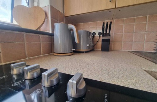 Little Holland Apartment | Cyrus House 2 bed apartment