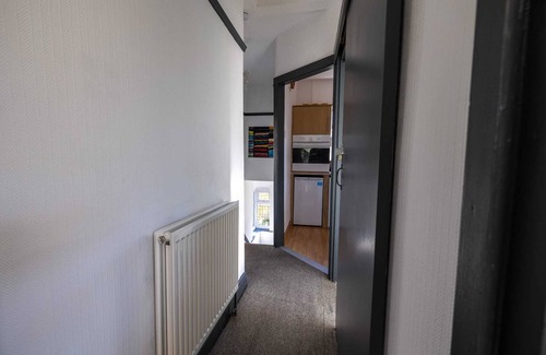 Little Holland Apartment | Cyrus House 2 bed apartment
