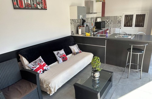 Saint-Vite Apartment | Dépendance 45m2 Tout Équipée Agréable et Calme Animaux de Compagnie Acceptés