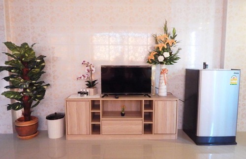 Phan Thong Hotel | D5 Hotel สาขา หนองตำลึง